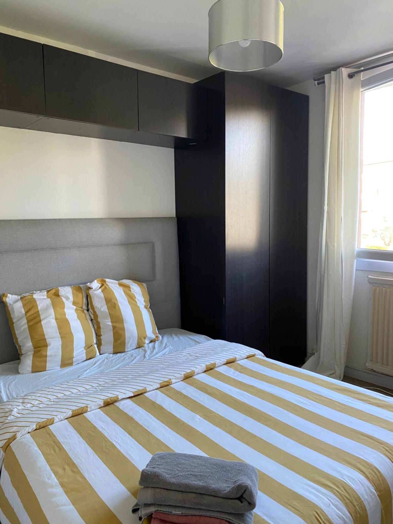 Bel Appartement Spacieux ,Convivial De 3 Chambres Avec Parking Prive Secure Caen Exterior photo