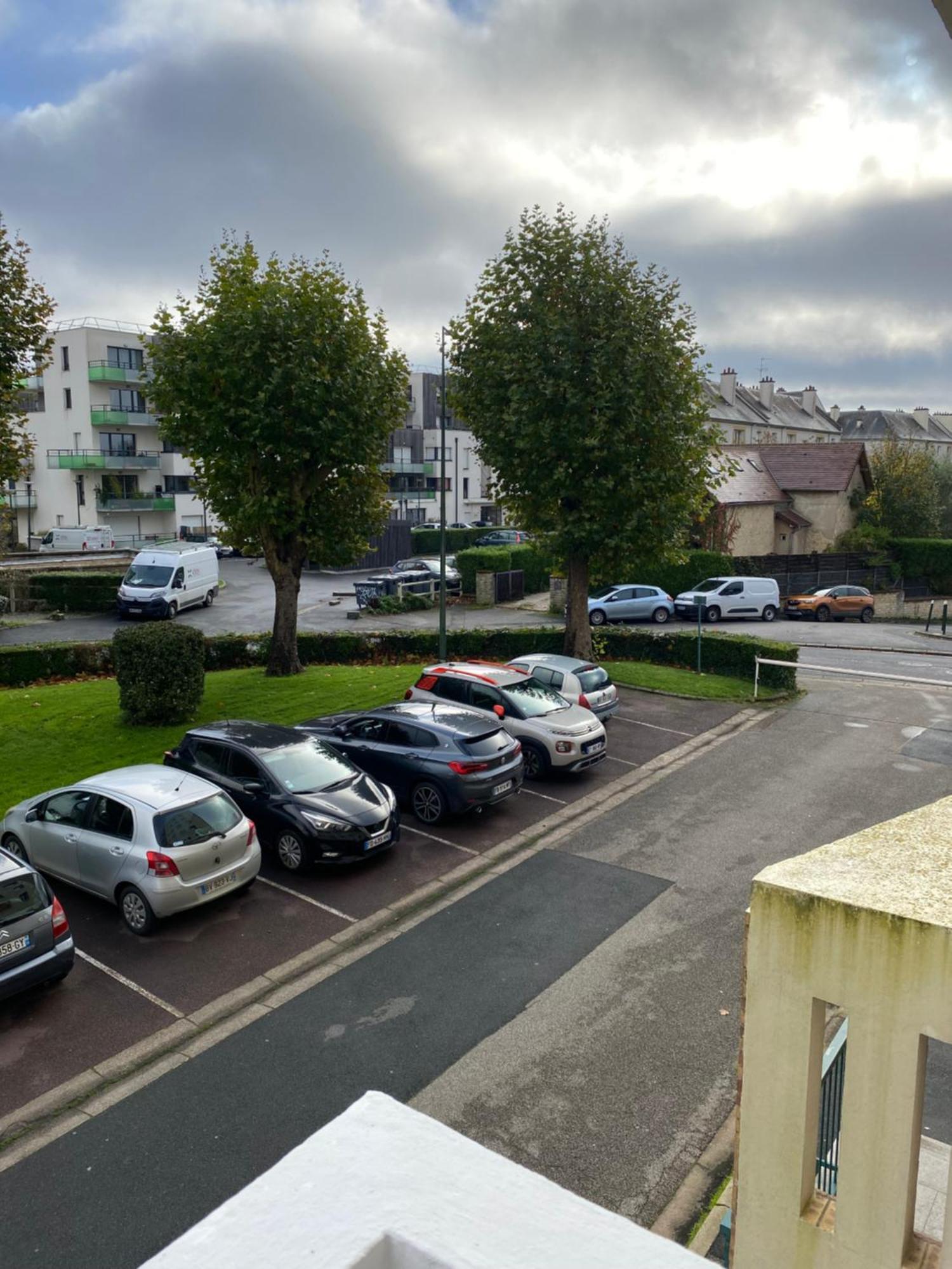 Bel Appartement Spacieux ,Convivial De 3 Chambres Avec Parking Prive Secure Caen Exterior photo