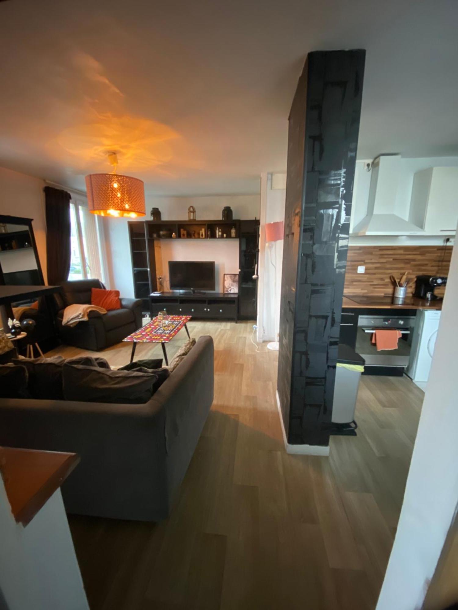Bel Appartement Spacieux ,Convivial De 3 Chambres Avec Parking Prive Secure Caen Exterior photo