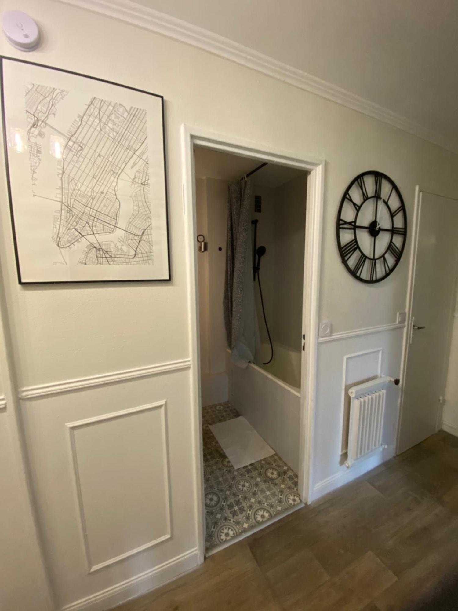 Bel Appartement Spacieux ,Convivial De 3 Chambres Avec Parking Prive Secure Caen Exterior photo