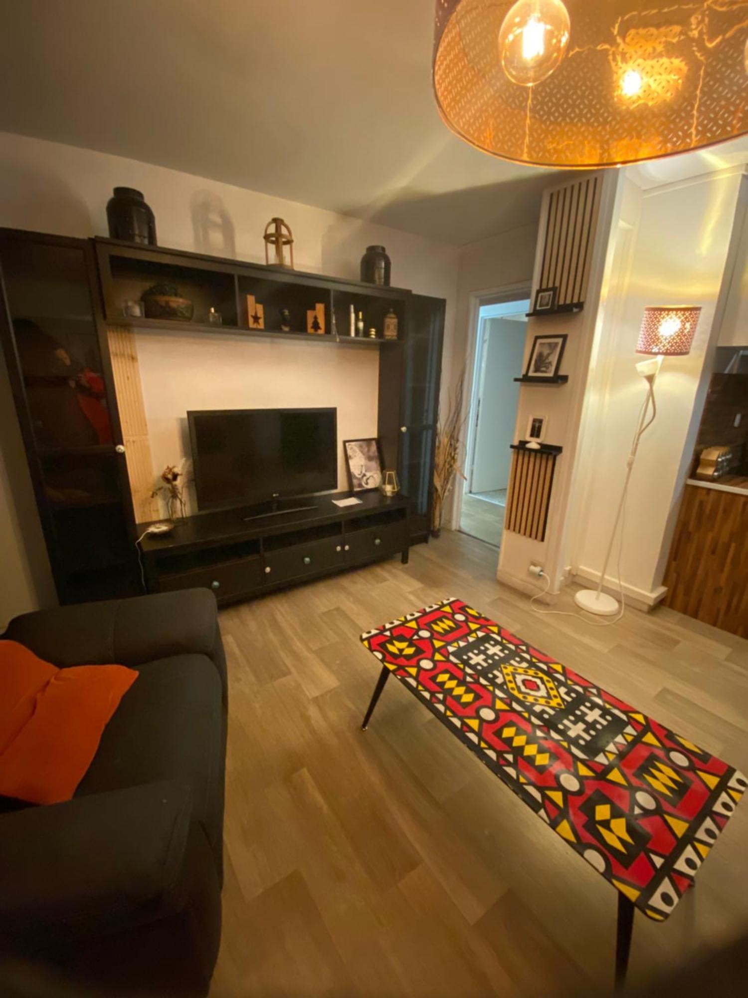 Bel Appartement Spacieux ,Convivial De 3 Chambres Avec Parking Prive Secure Caen Exterior photo
