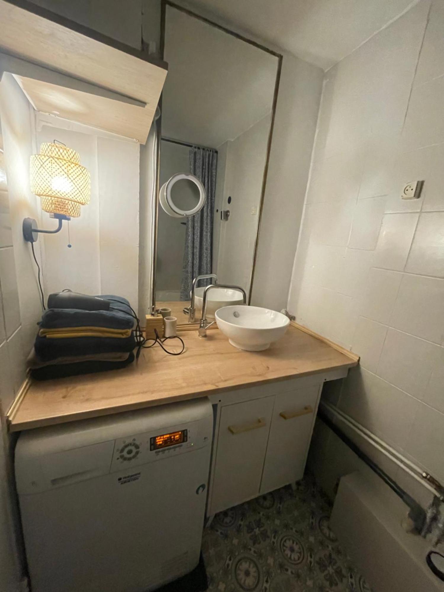 Bel Appartement Spacieux ,Convivial De 3 Chambres Avec Parking Prive Secure Caen Exterior photo